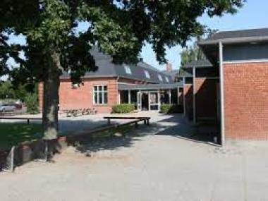 Saksild Børnehus ligger på Saksild Skole
